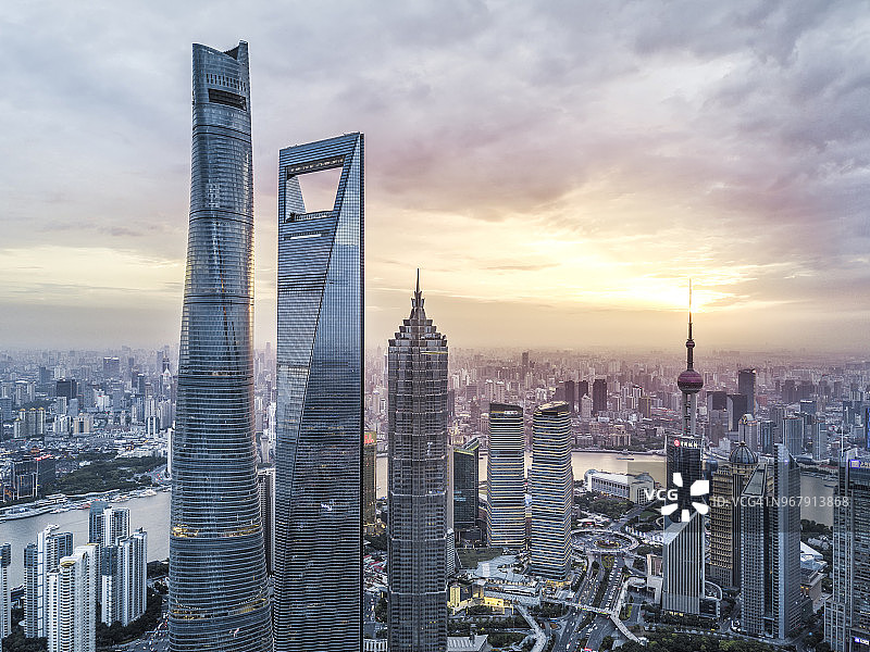 上海陆家嘴金融区日落鸟瞰图图片素材