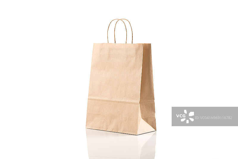回收纸购物袋孤立的白色背景图片素材