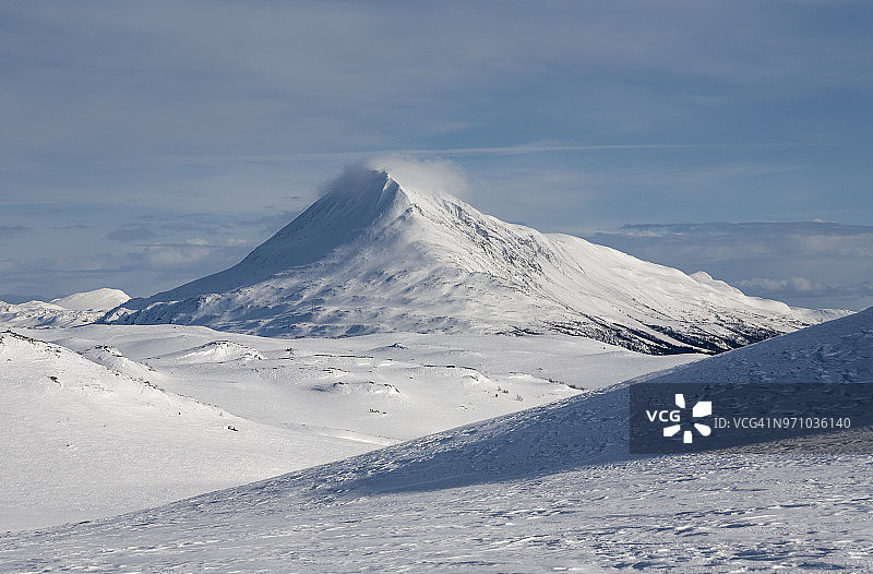 白雪皑皑的山景图片素材