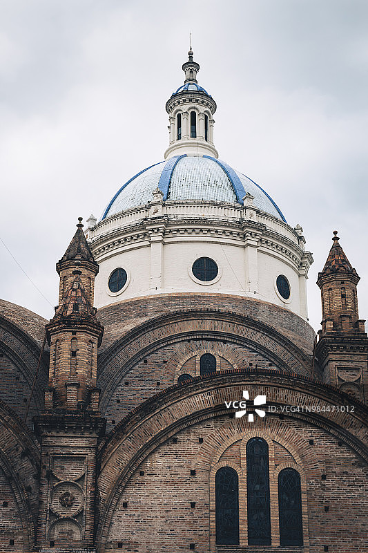 厄瓜多尔昆卡大教堂的主圆顶。图片素材