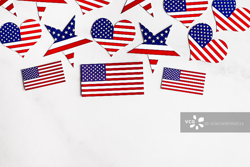 美国独立日的背景，蓝色，白色和红色混合星，心和旗帜。7月4日庆祝美国独立日。节日的概念。前视图。与复制空间。图片素材