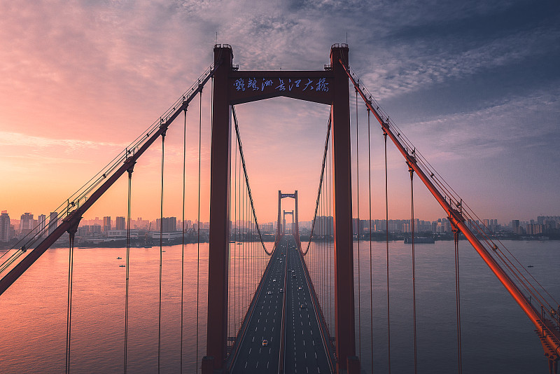 武汉鹦鹉洲长江大桥日出图片素材