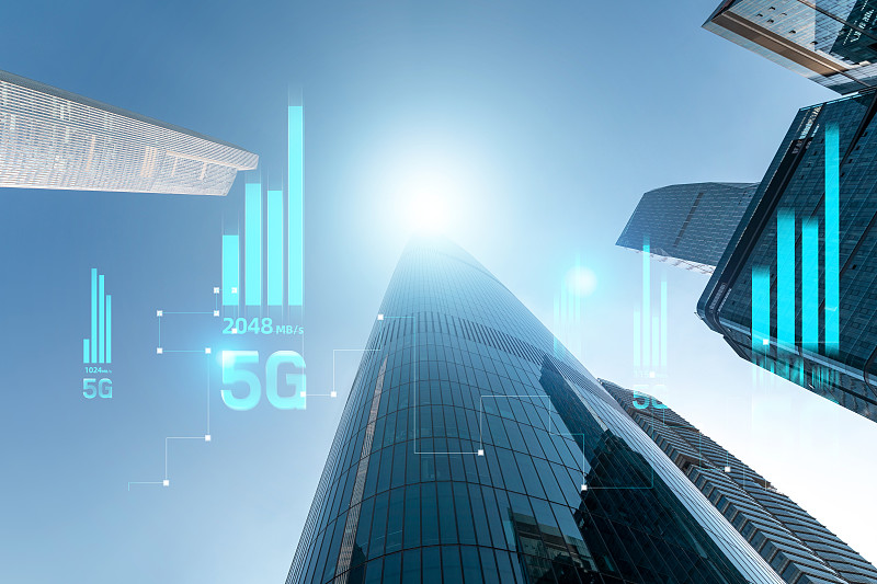 5G网络信号科技快速发展广州CBD摩天大楼市建筑经济中心图片下载