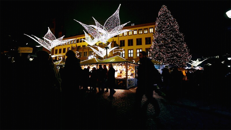 德国威斯巴登的圣诞夜市图片下载