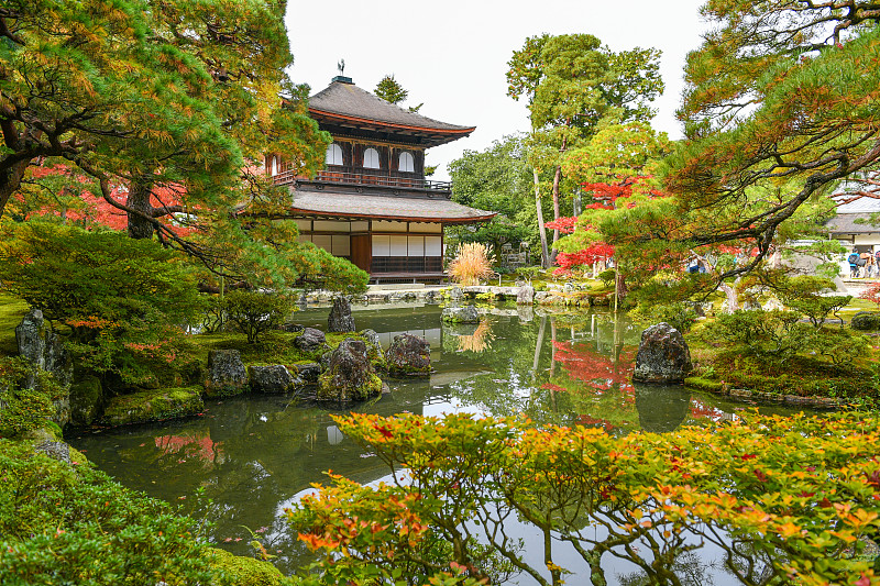 京都银阁寺日式庭院秋景图片下载