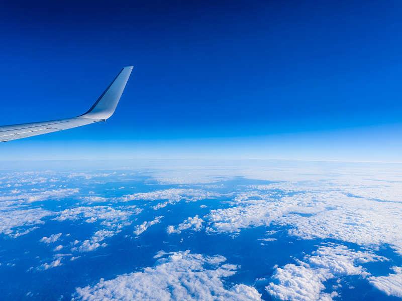 民航飞机航拍大地天空云层图片下载