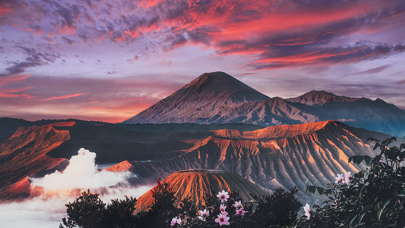 婆罗摩火山火烧云图片下载