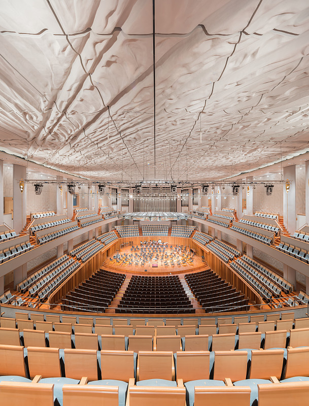 国家大剧院内部室内人造空间无人的宏伟的空的音乐厅乐队全景图片下载