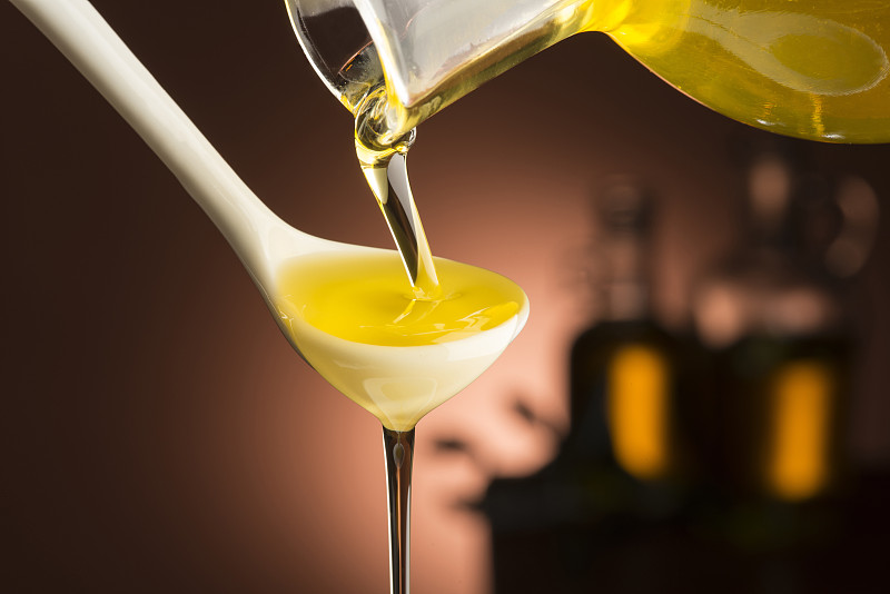 清澈透亮的橄榄油食用油图片素材