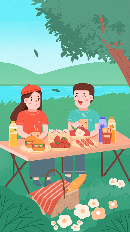 清明放假情侣户外踏青野餐吃苹果薯条汉堡草莓烤肠面包图片下载