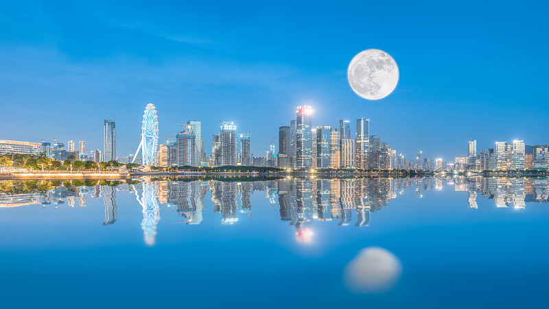 深圳前海CBD夜景和中秋节圆月亮图片下载