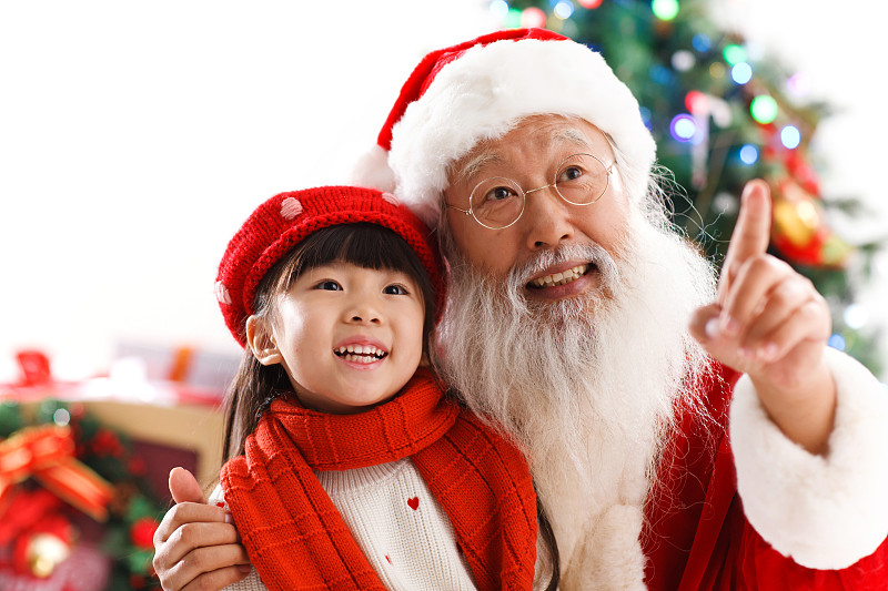 圣诞老人与小女孩过圣诞节图片下载