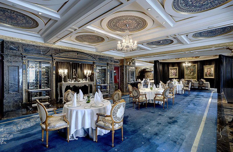 Luxury restaurant dining room图片素材
