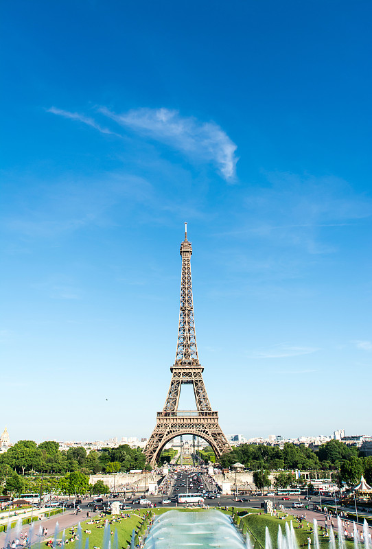 法国巴黎埃菲尔铁塔日景图片下载