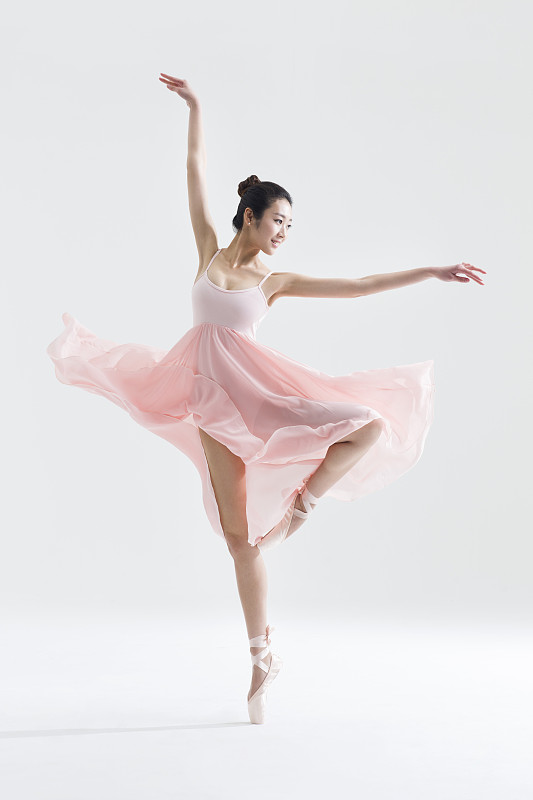 芭蕾舞演员跳舞图片下载