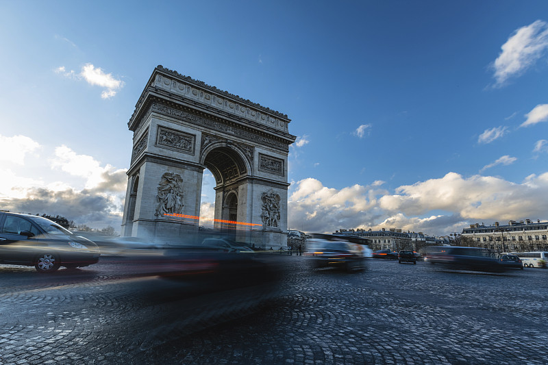 巴黎凯旋门上的交通状况图片下载
