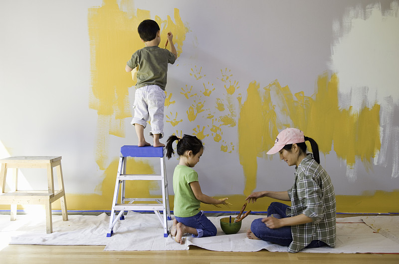 母亲和孩子(2-6)粉刷客厅墙壁图片下载