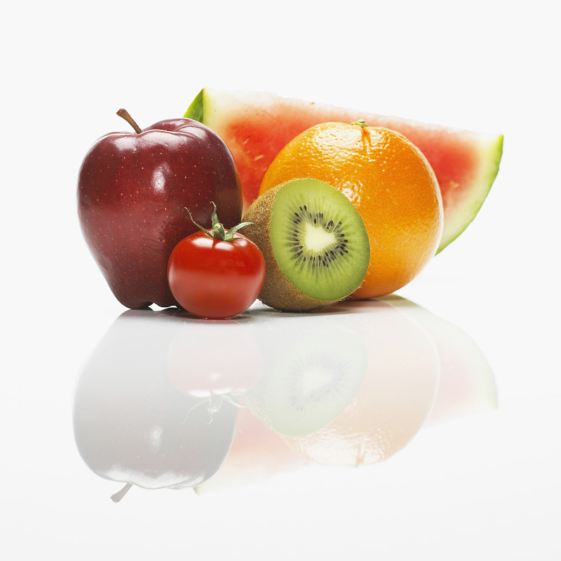 五种水果品种对抗白色图片素材