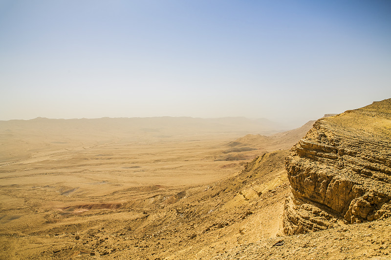 以色列内盖夫山的拉蒙陨石坑图片下载