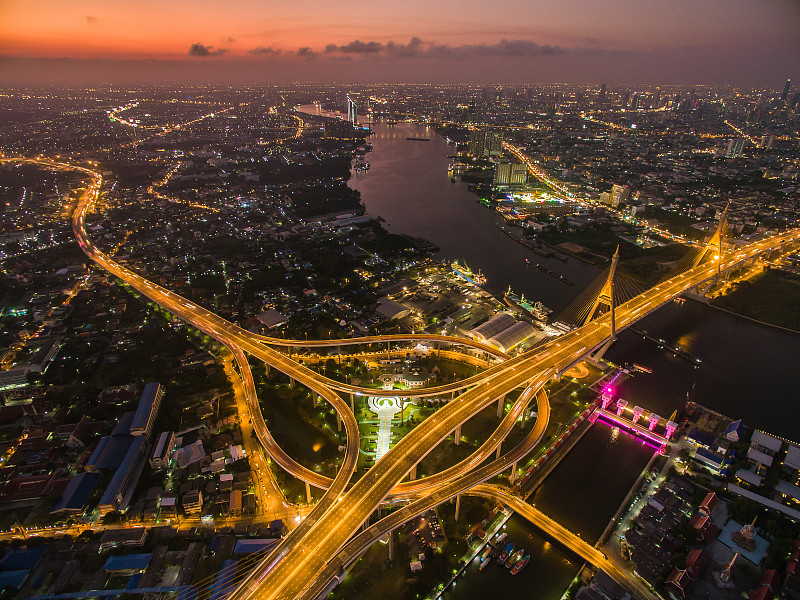 泰国曼谷工业环桥(普密蓬)鸟瞰图图片下载