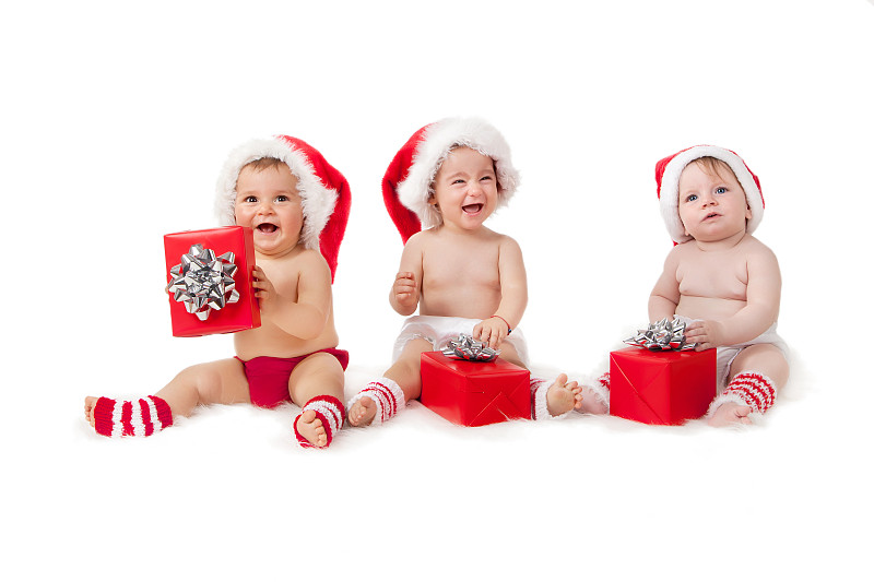 快乐的婴儿与圣诞礼物图片下载