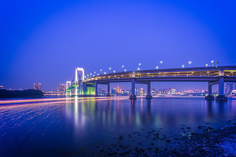 黄昏中的东京彩虹桥图片下载