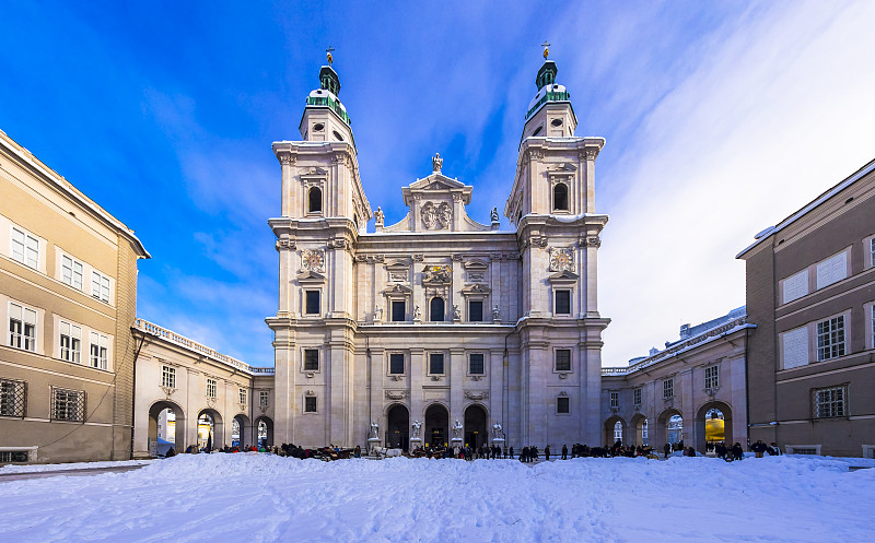 奥地利萨尔茨堡，冬季萨尔茨堡大教堂图片下载