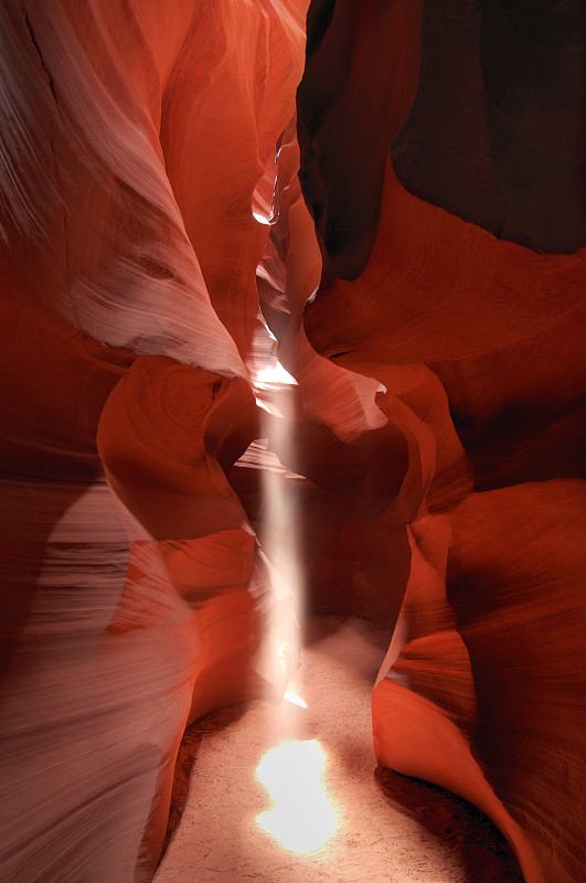 红色岩壁的侵蚀，低羚羊峡谷，亚利桑那州，美国图片下载