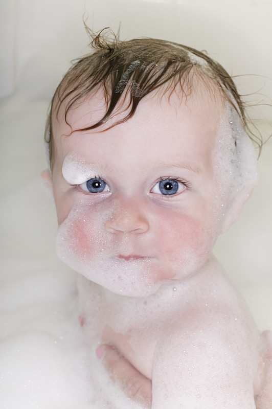 婴儿浑身是肥皂水图片下载