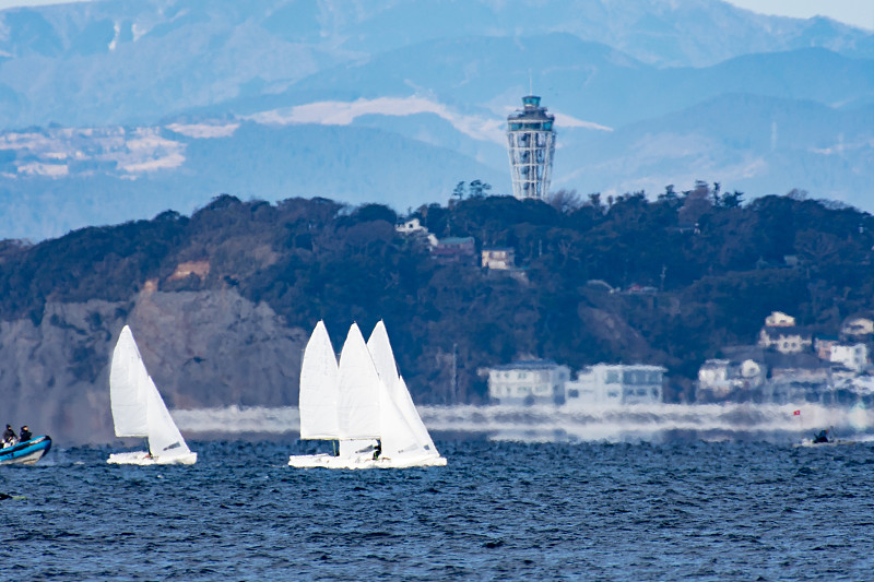 日本神奈川县的Enoshima和帆船图片下载