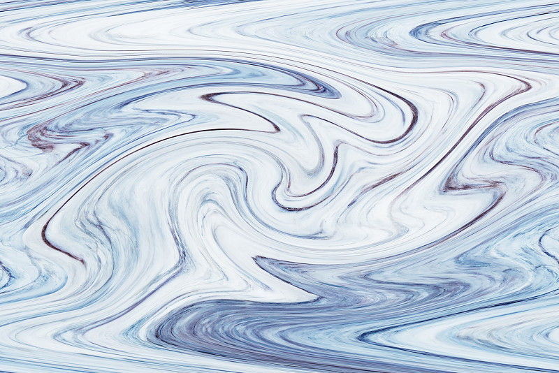 抽象背景从蓝色和白色调大理石纹理与旋转和曲线效果过滤。豪华典雅的图案看起来像水彩画的装饰墙纸。图片素材