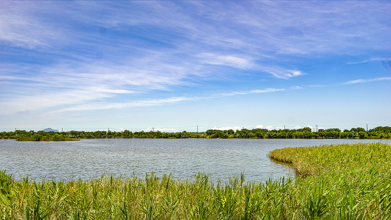 湖对天空的风景图片素材