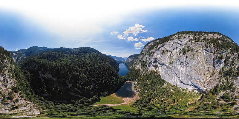 奥地利施蒂里亚的萨尔兹卡默古特的托普利茨湖、卡默尔湖和格伦德尔湖山湖的360度x180度球形(等矩形)空中全景图。图片下载