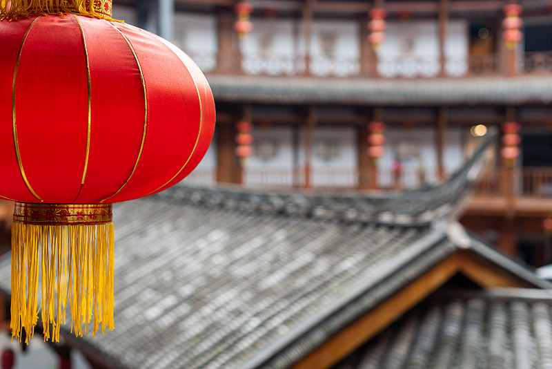 红色的中国灯笼和中国传统建筑图片下载