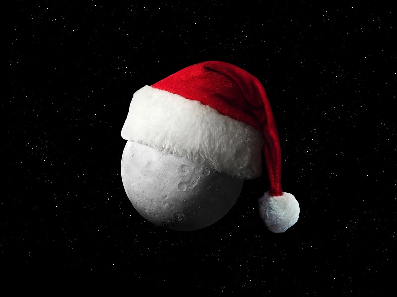 圣诞老人帽子上的月亮。新年月球进入太空。图片下载