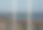 透过两根旗杆看到的英国惠特利湾的灯塔摄影图片