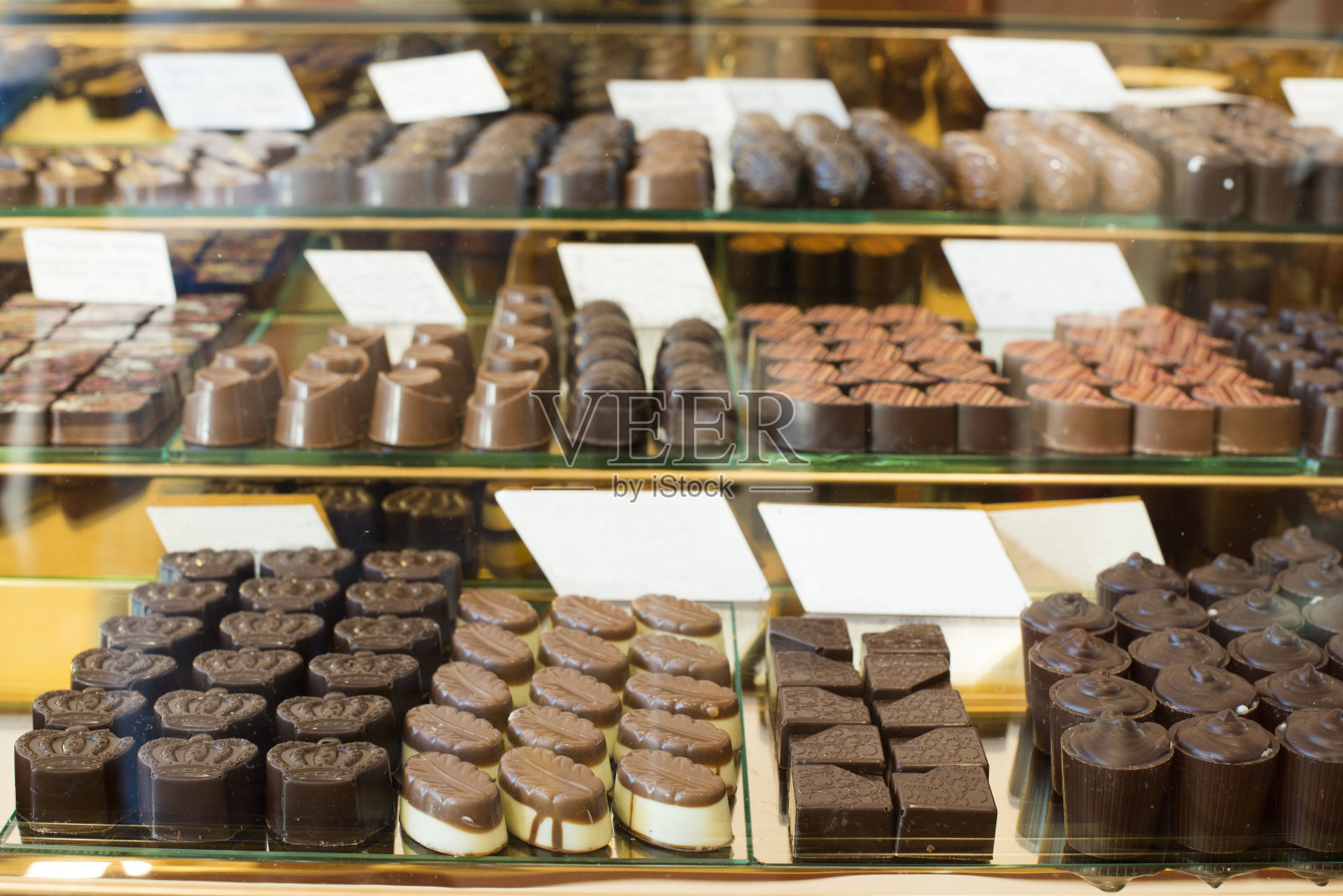 有特色巧克力选择的商店橱窗照片摄影图片
