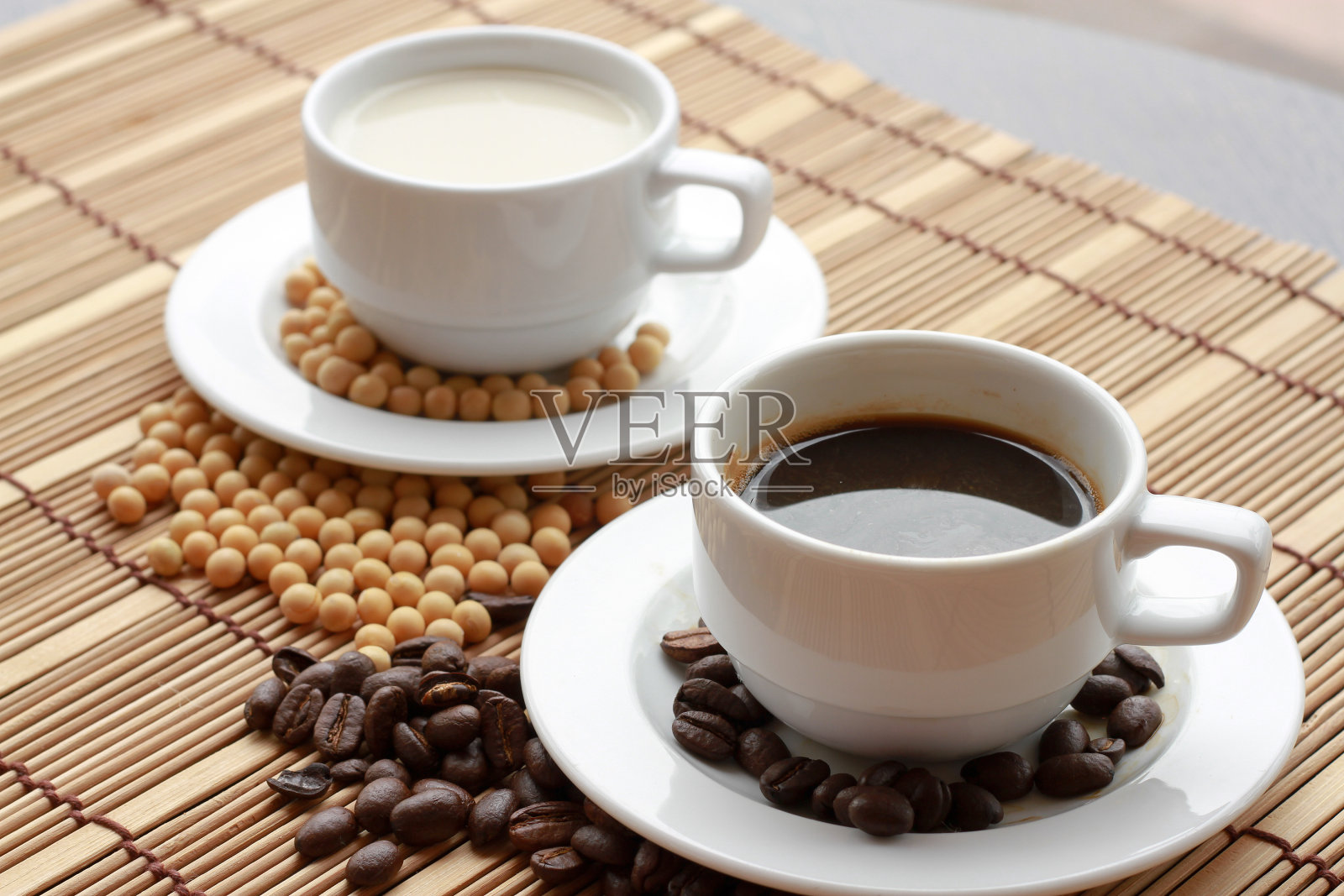 一杯咖啡和大豆照片摄影图片