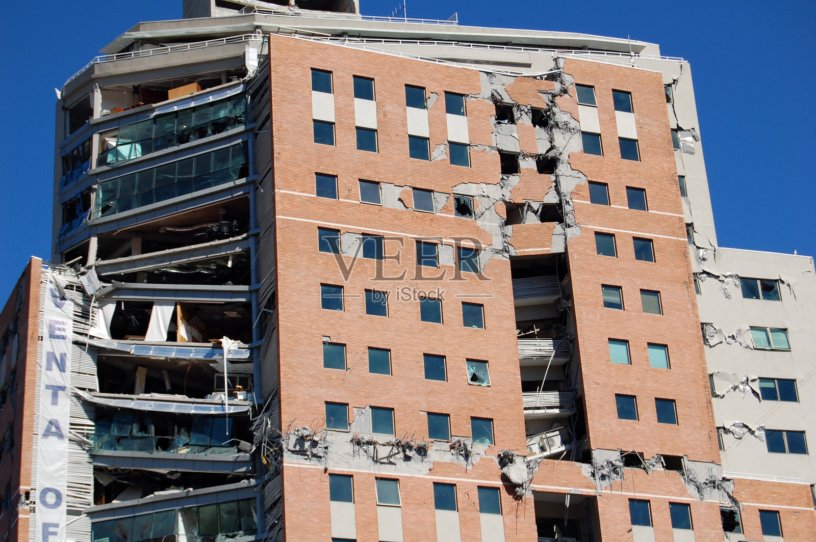 2010年地震后的办公楼照片摄影图片