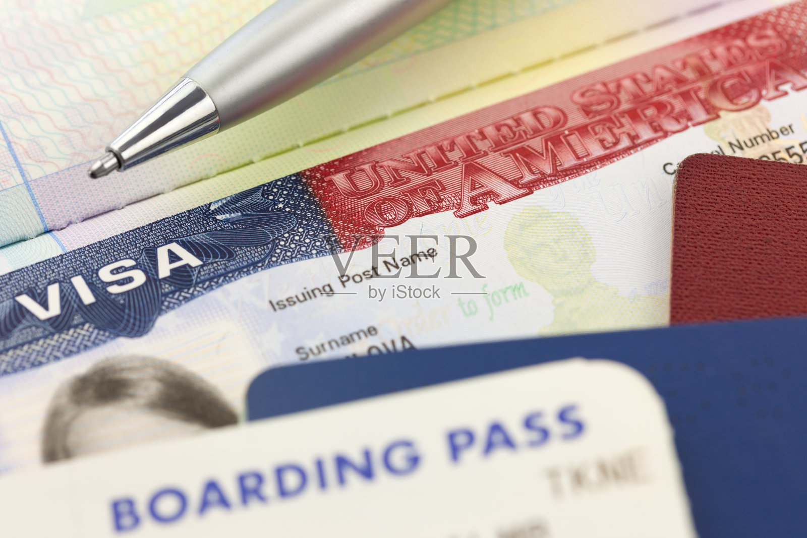 美国签证，护照，登机牌和钢笔-国外旅行照片摄影图片