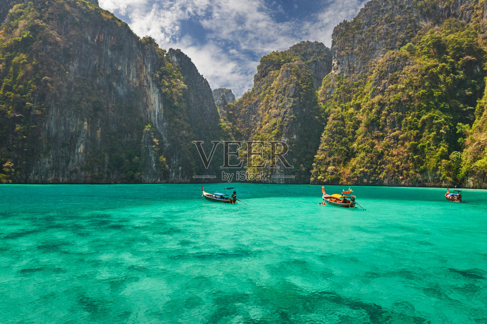 泰国甲米省的Phi-Phi岛。照片摄影图片