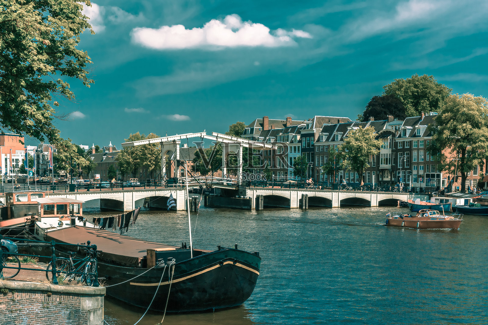 荷兰阿姆斯特丹，阿姆斯特尔和Magere Brug桥照片摄影图片