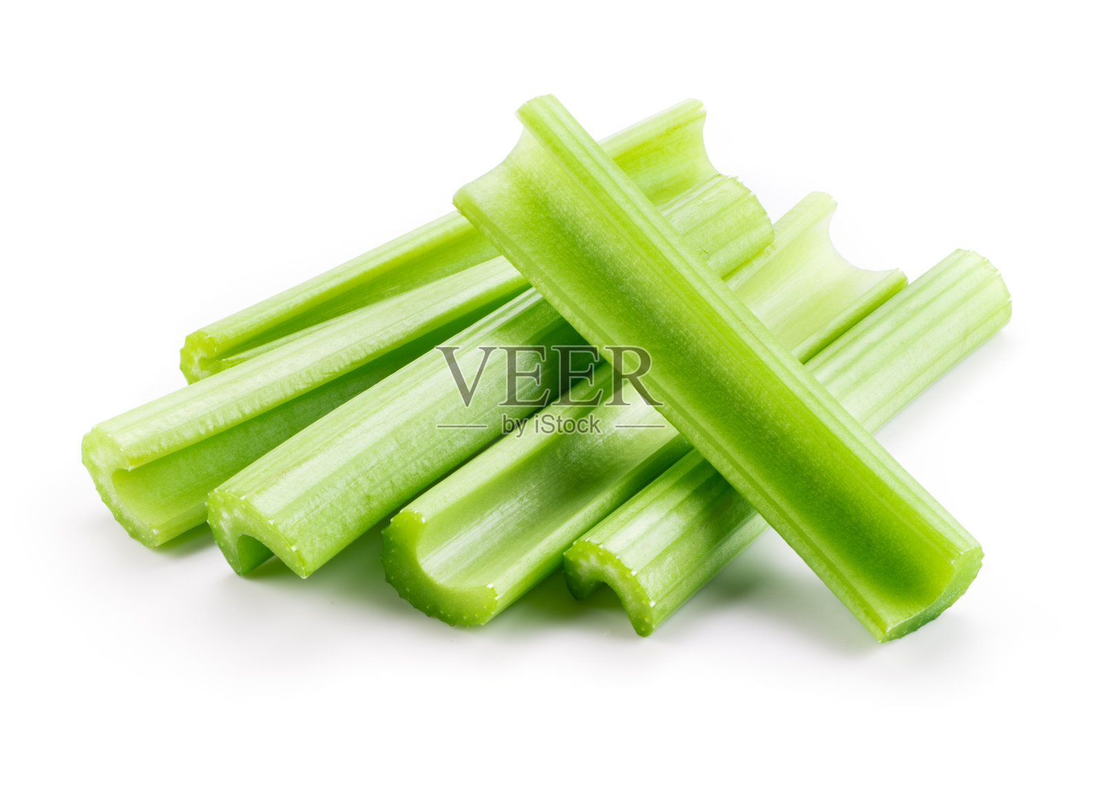 绿色新鲜芹菜。棍孤立在白色。照片摄影图片