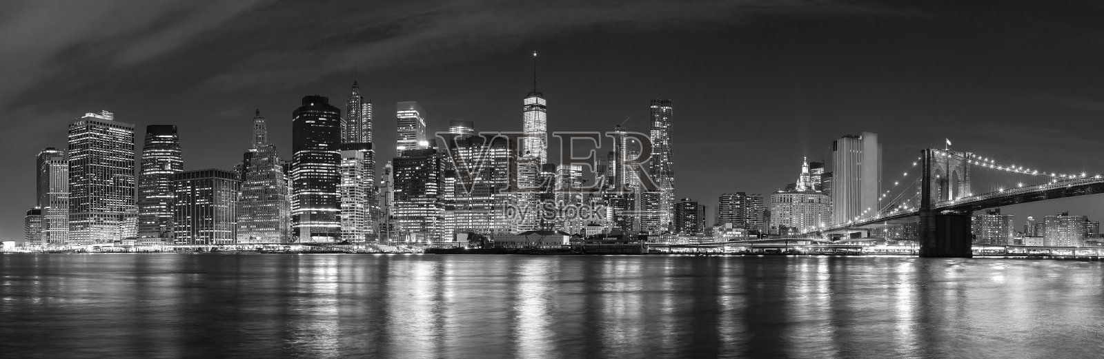 黑白纽约市夜景全景图。照片摄影图片
