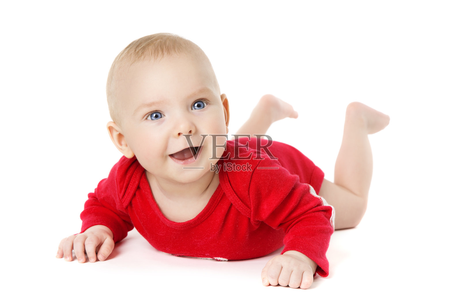 婴儿爬行，在爬行的孩子躺在肚子上，白色照片摄影图片