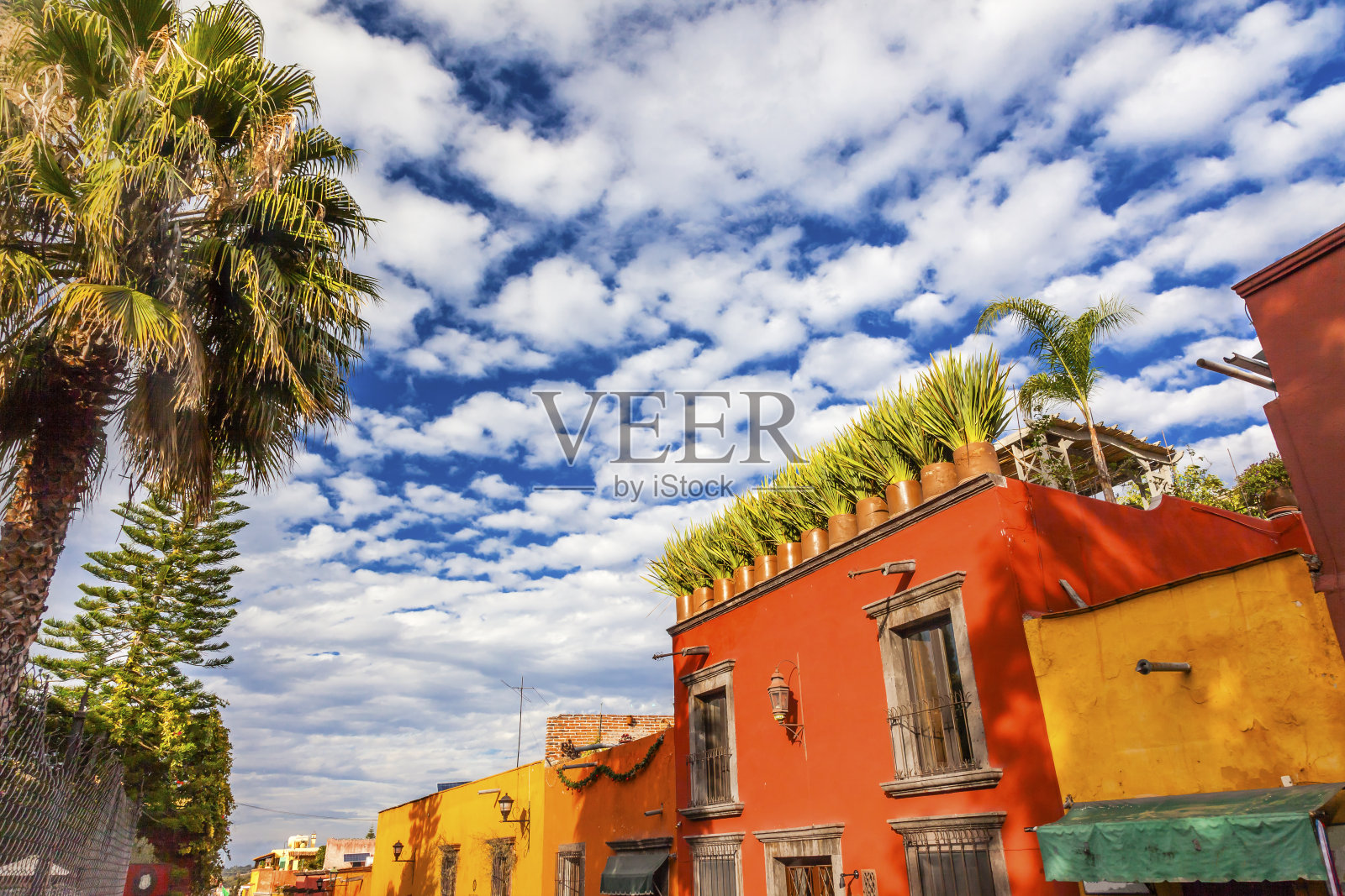 橙黄镇街道圣米格尔德阿连德墨西哥照片摄影图片