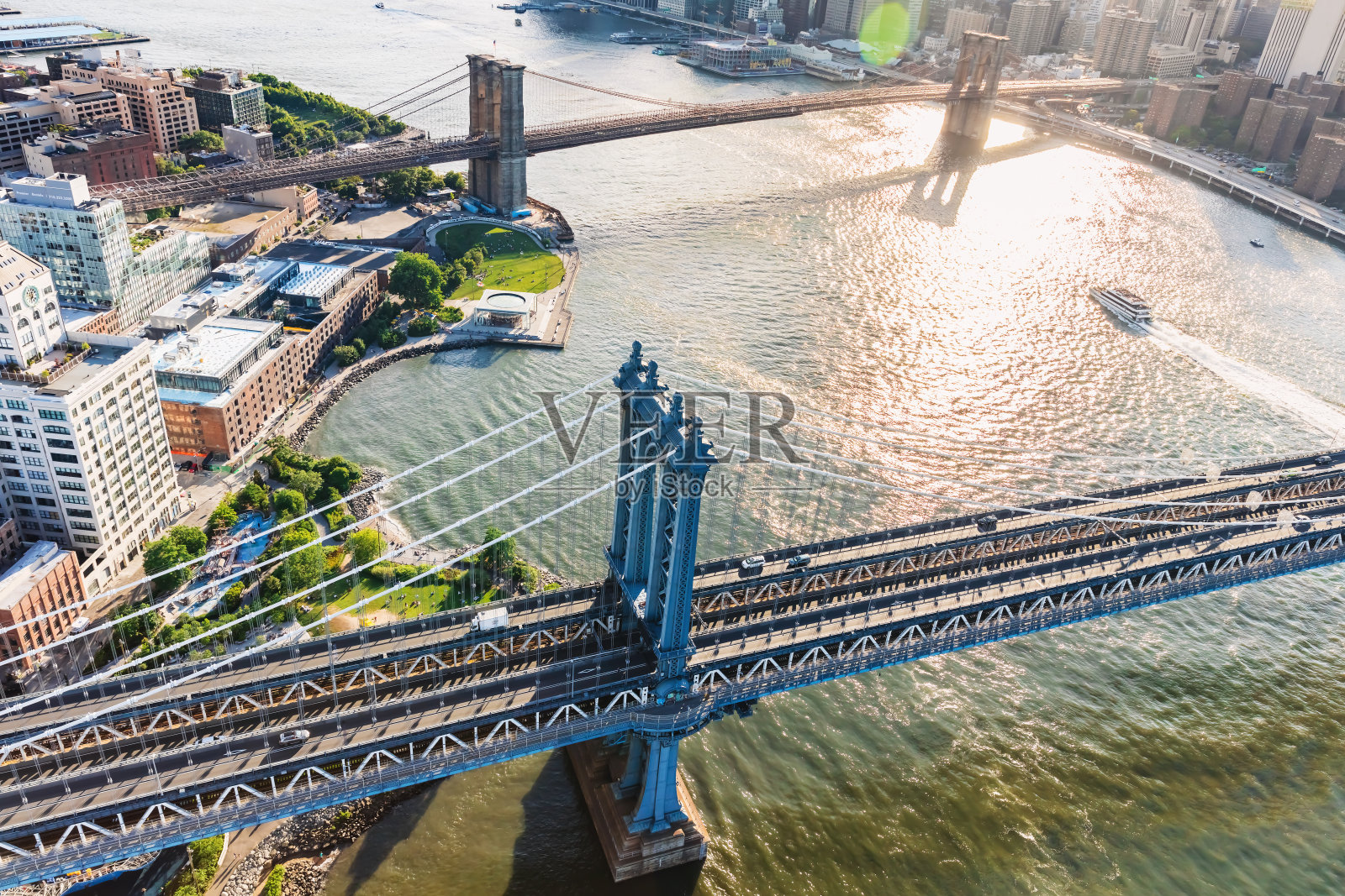 纽约东河上的曼哈顿大桥照片摄影图片