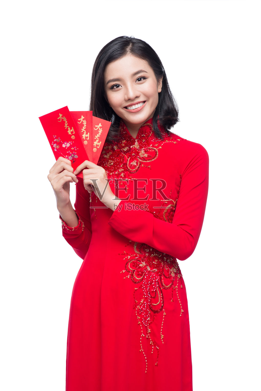 亚洲妇女在敖代服装与红包照片摄影图片