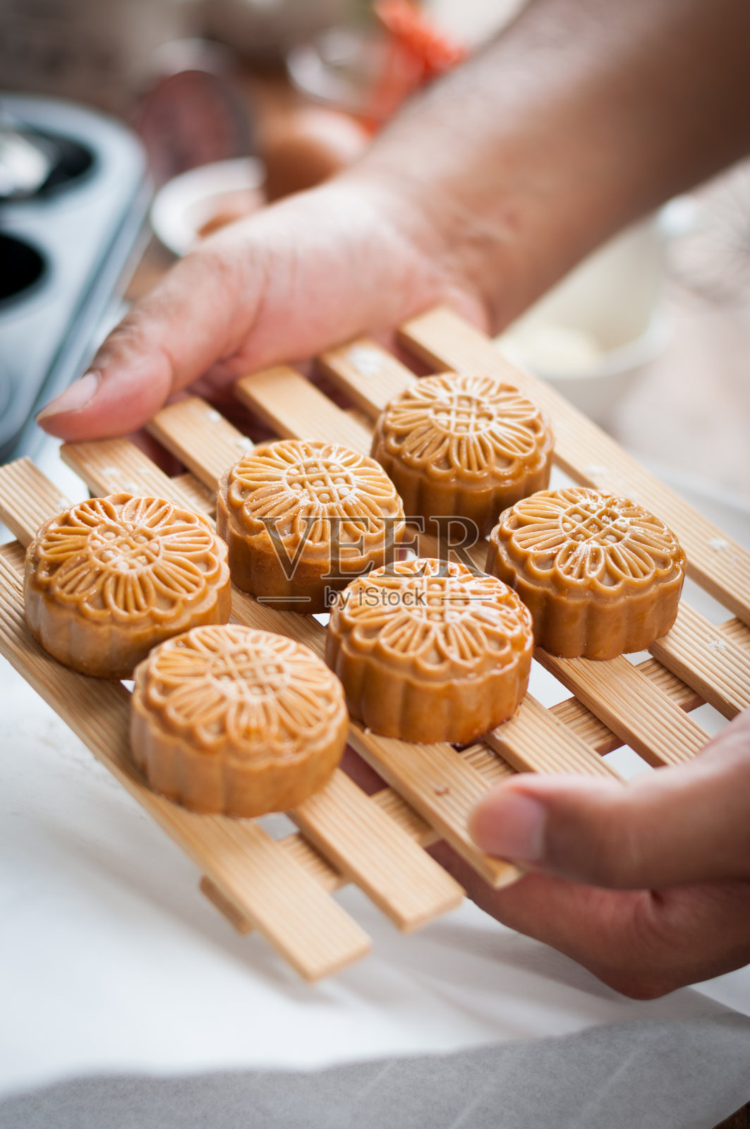 复古风格的中国中秋节食品。传统照片摄影图片