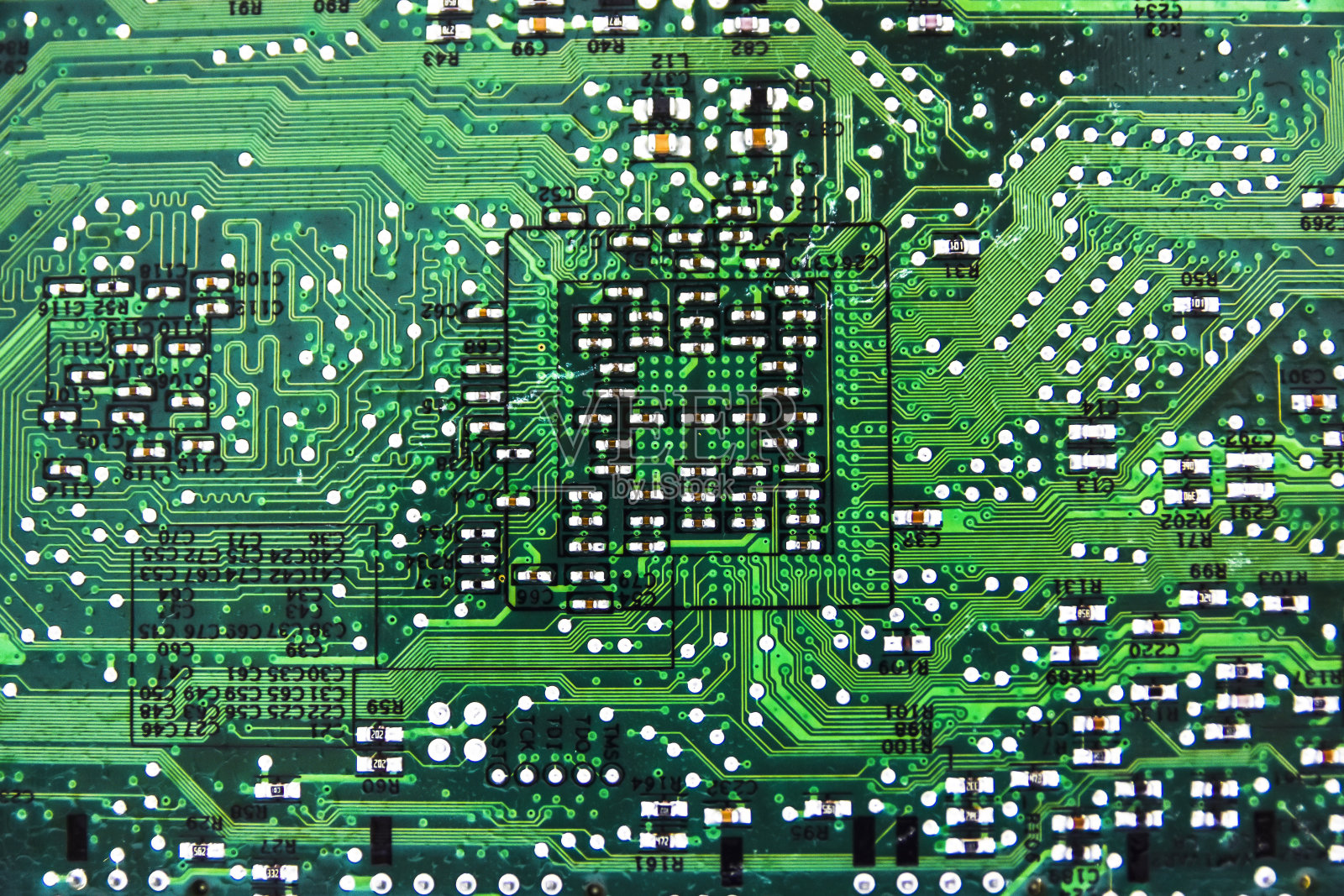 计算机电路板特写作为抽象的电子背景。绿色的。照片摄影图片